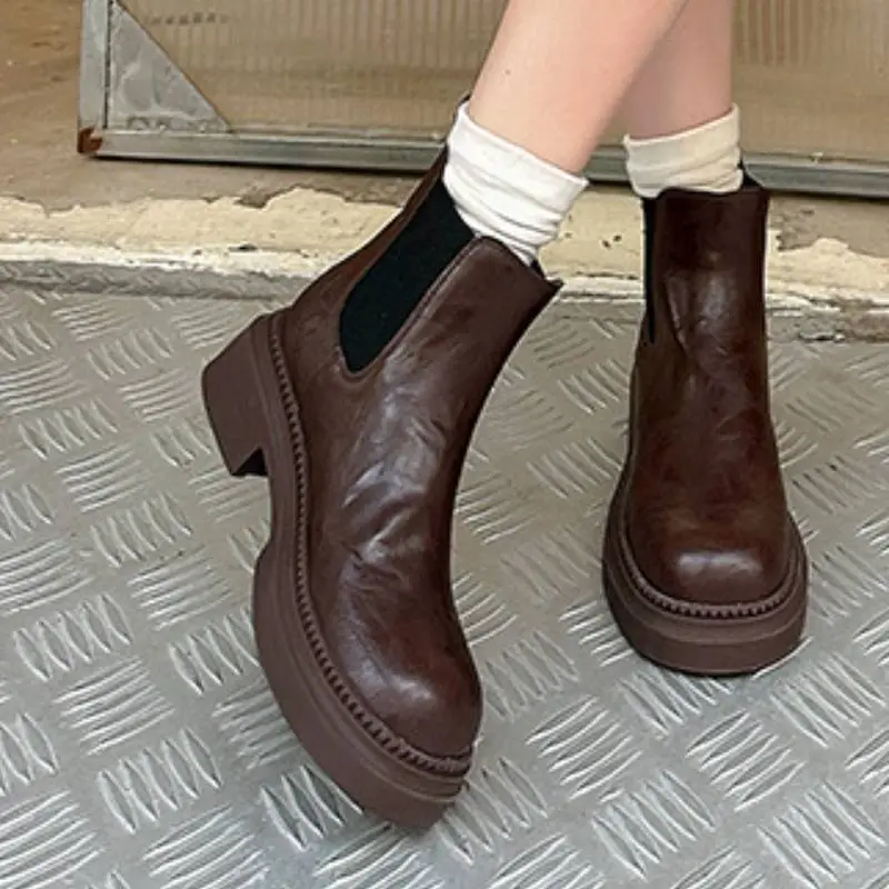 Basics Simple Chelsea Boot-2