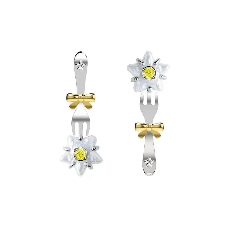 Fashionable Pearl Bow Earring