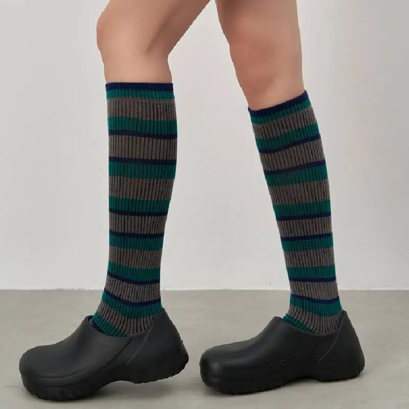 Retro Contrast Color Combed Cotton Mid Calf Sock-4