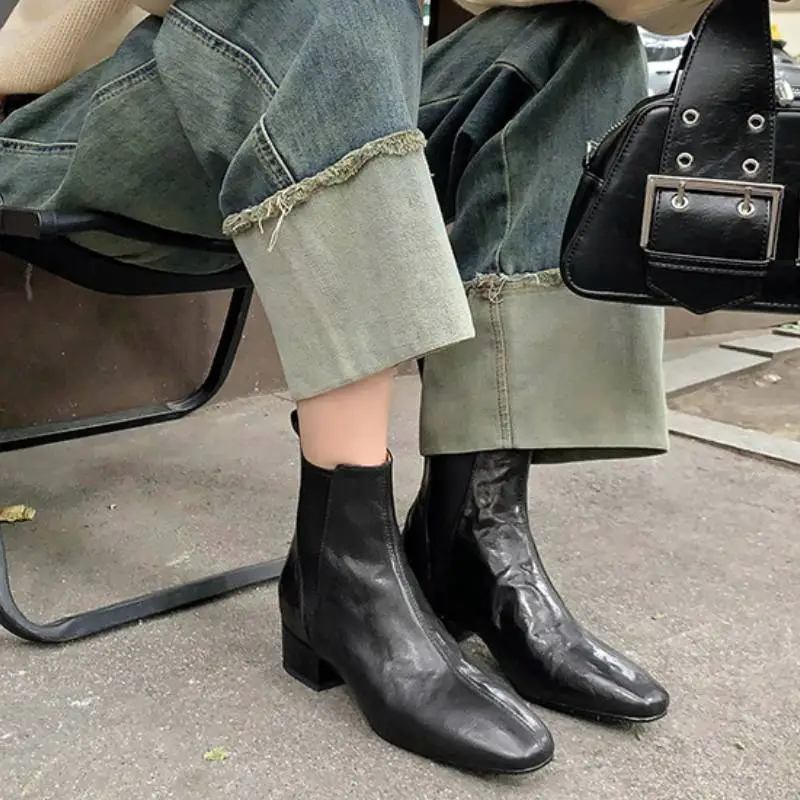 Fashionable Retro Chelsea Boot-1