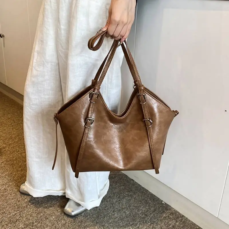 Retro Distress Shoulder Bag-11