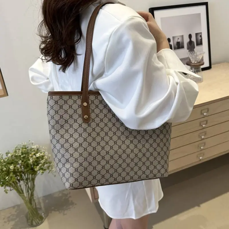 Basics Large Capacity Handbag Women-5