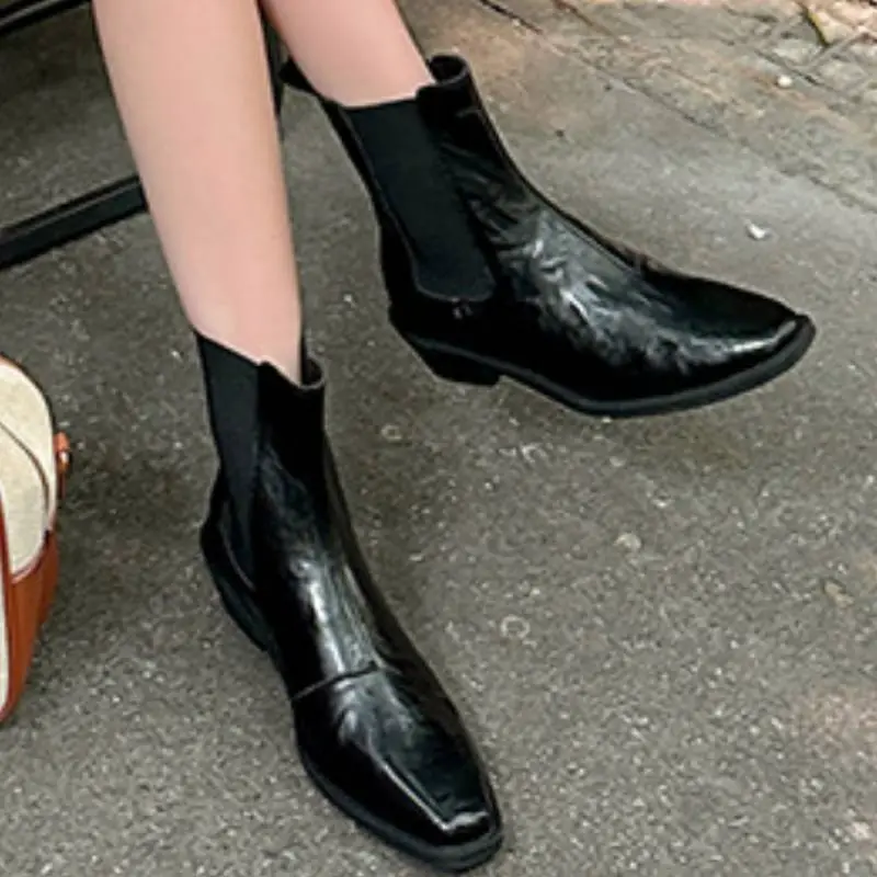 Fashionable Basics Chelsea Boot-2