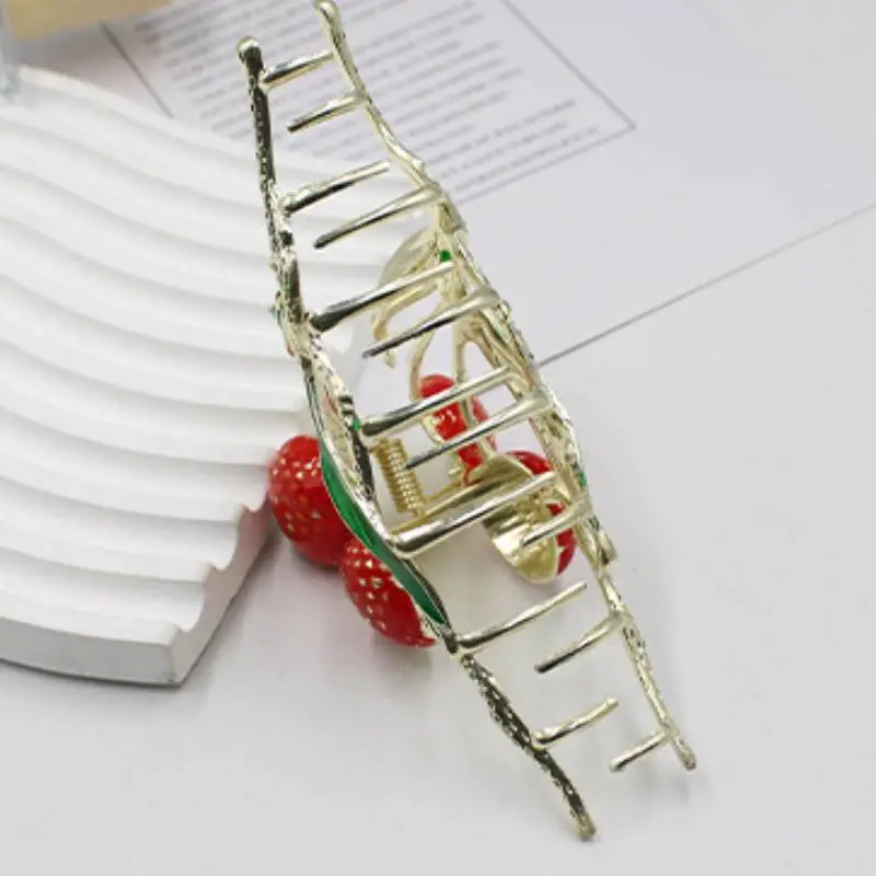 Basics Funky Hair Clip-2