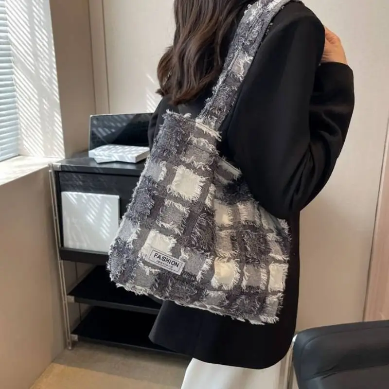 Fashionable Casual Shoulder Bag-4