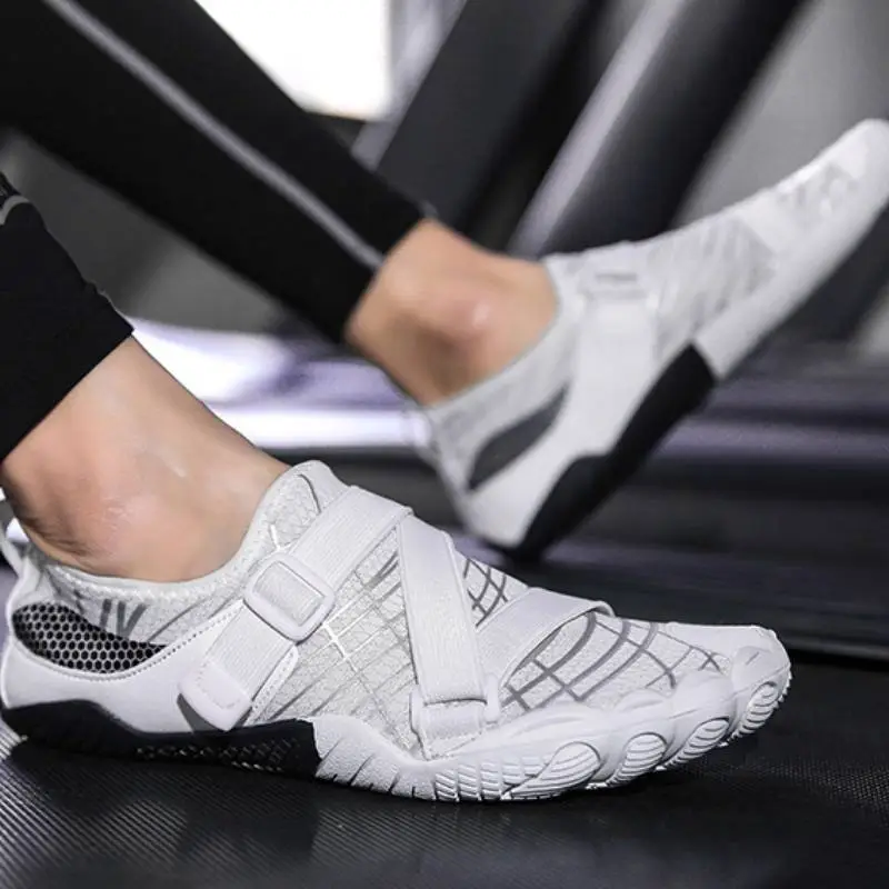 Sporty Breathable Cycling Shoes-13