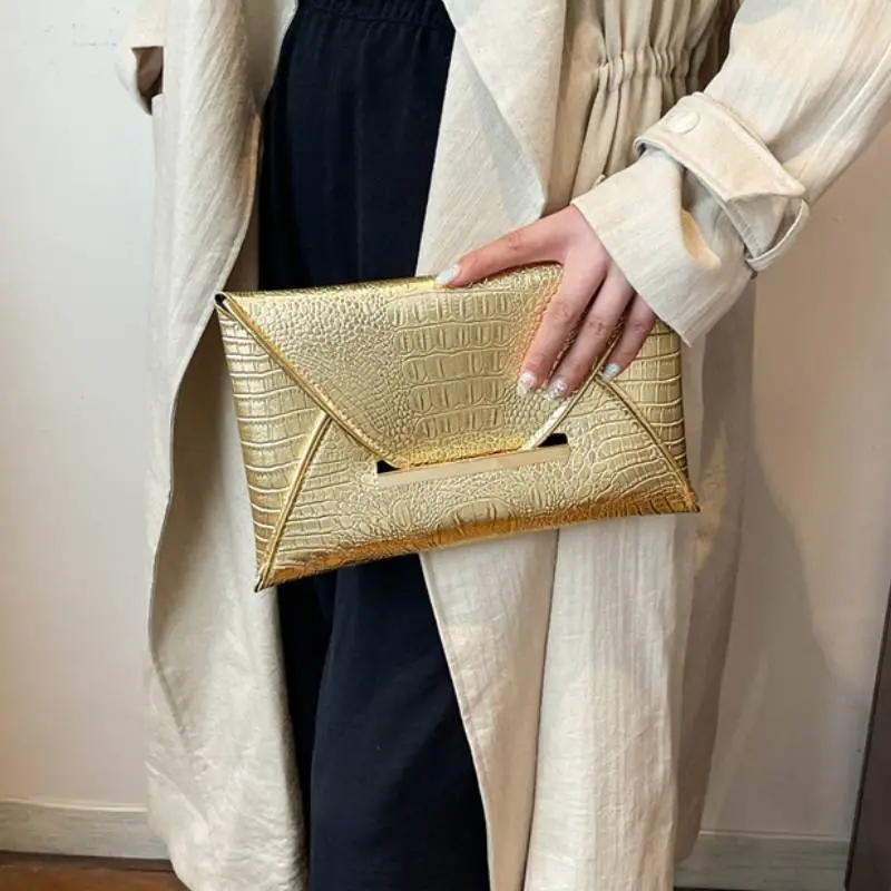 Simple Basics Clutch-7