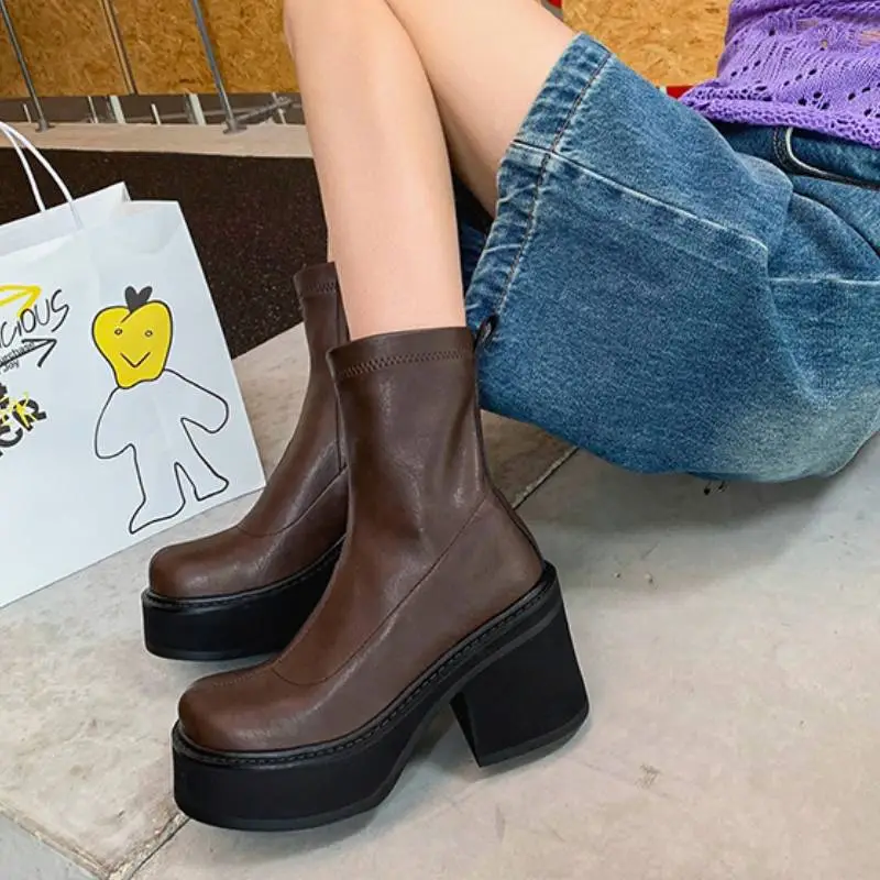 Fashionable Basics Ankle Boots-6