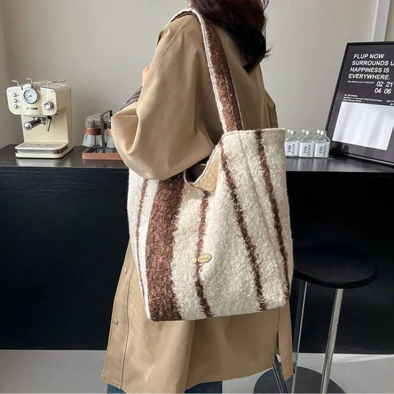 Fashionable Lightweight Shoulder Bag-1