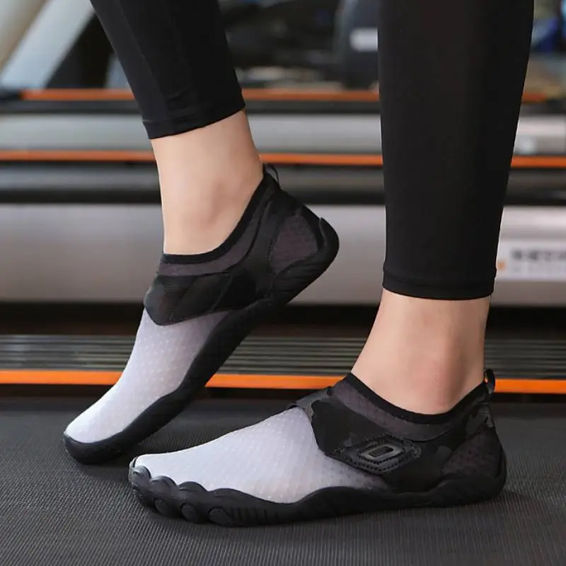 Sporty Breathable River Trekking Shoes-13