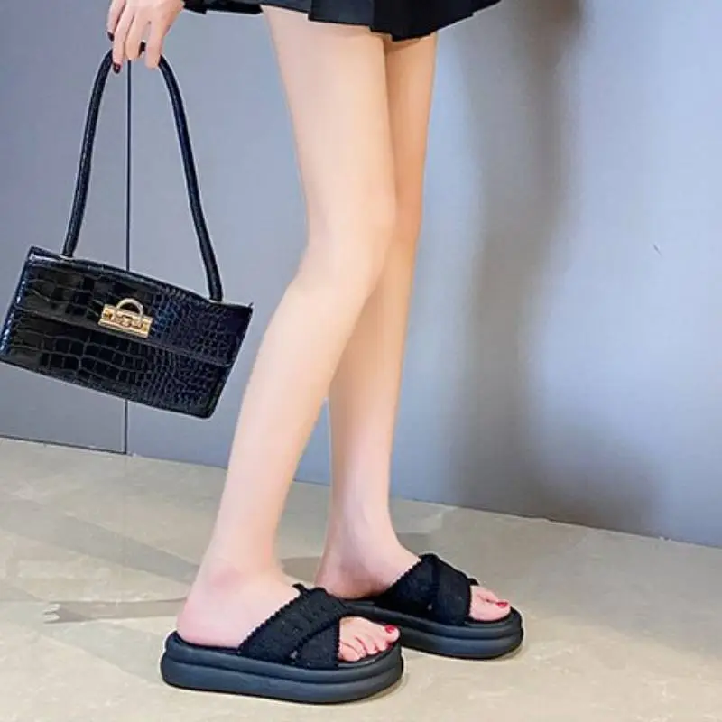Simple Fashionable Flip Flops-4