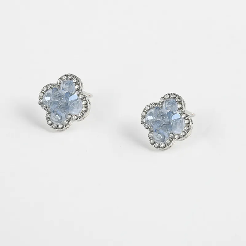 Simple Basics Ear Stud Women-2