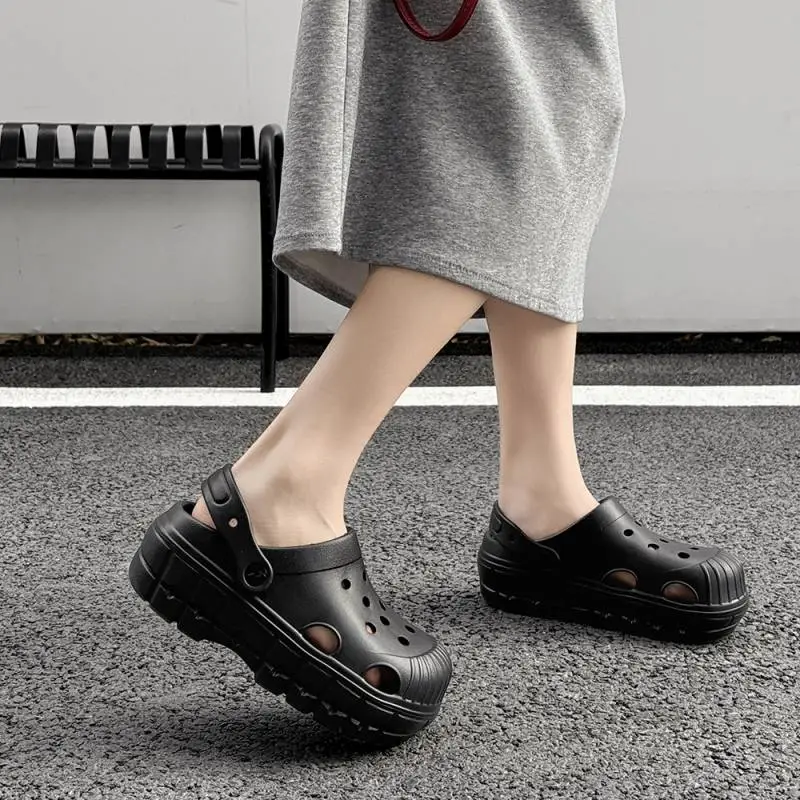Fashionable Breathable Clogs-2