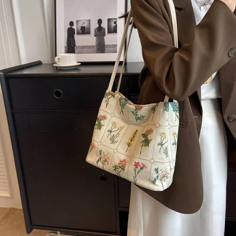 Fashionable Basics Shoulder Bag-2