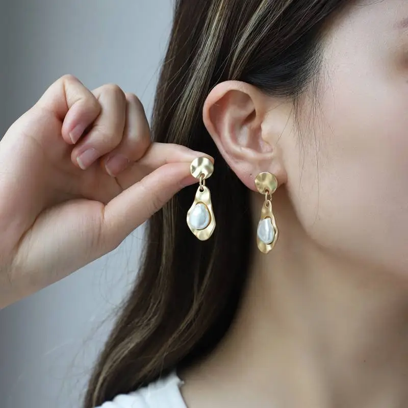 Fashionable Metal Earring-3
