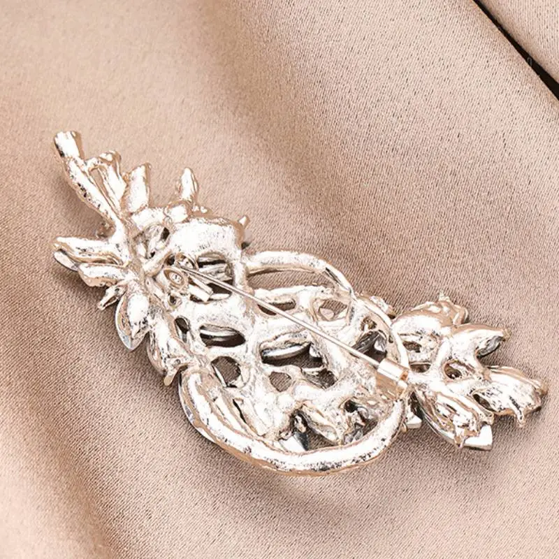 Elegant Simple Brooch-2