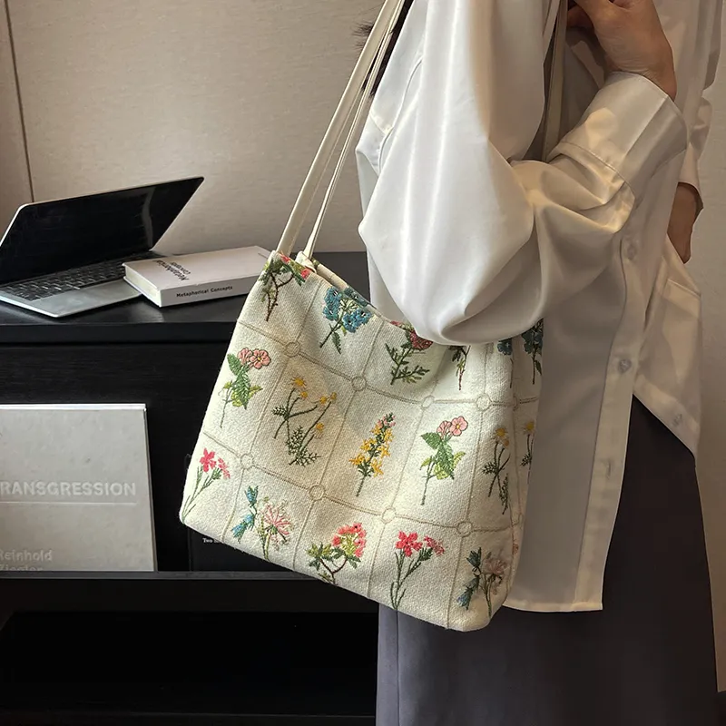 Fashionable Basics Shoulder Bag-1