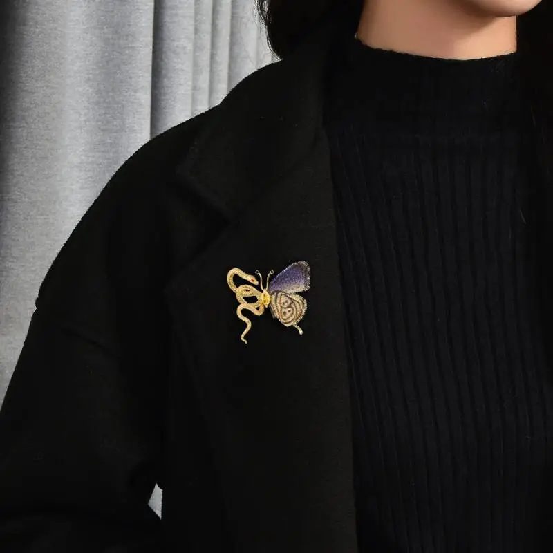 Elegant Embroidery Brooch-2
