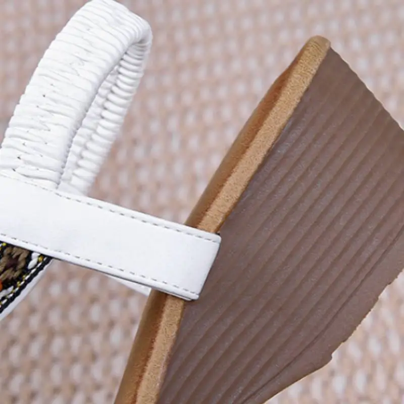 Fashionable Casual Beach Sandals-10
