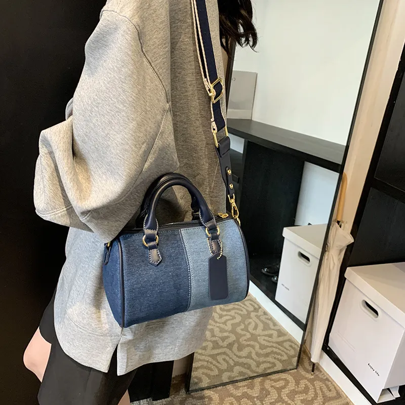 Basics Simple Crossbody Bag-3