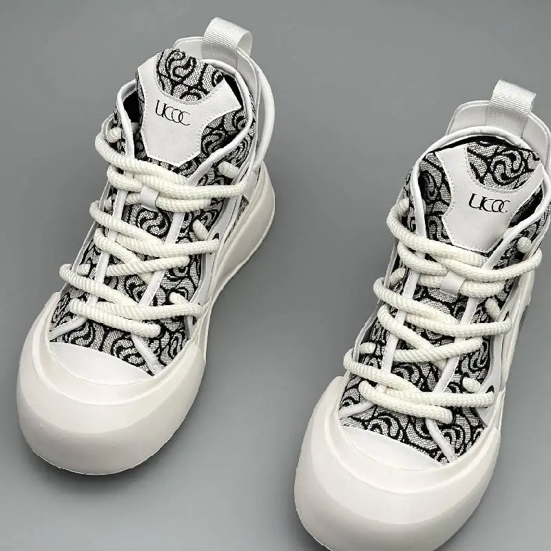 Basics Simple Stylish Skateboarding Shoes-3