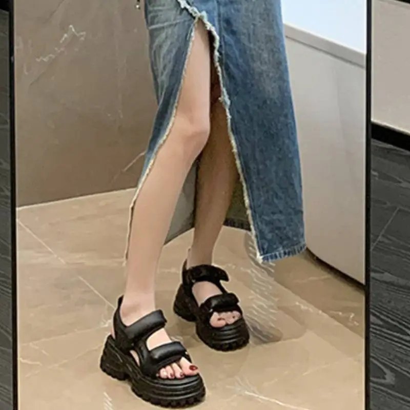 Sporty Lightweight Roman Sandals-4