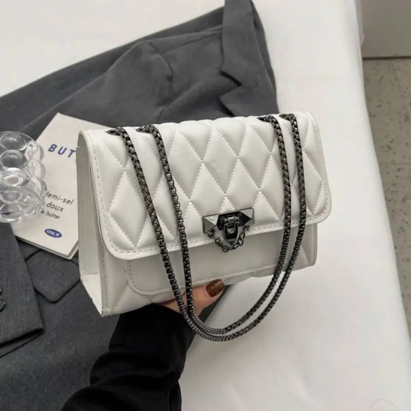 Fashionable Basics Shoulder Bag-1