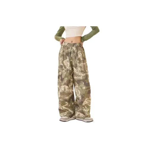 Retro Camo Cargo pants