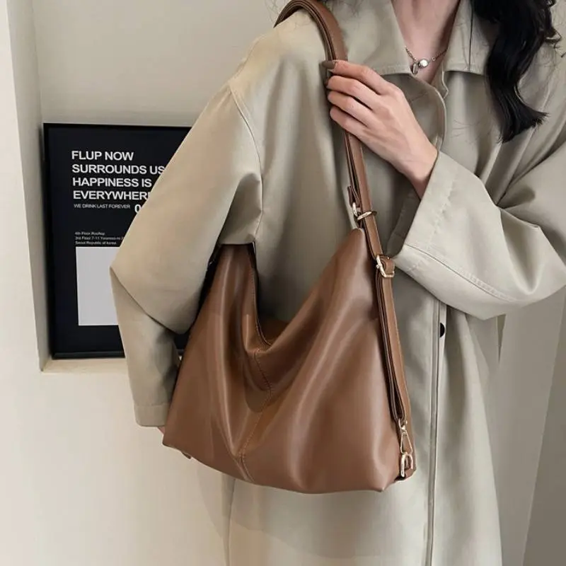 Retro Large Capacity Shoulder Bag-6