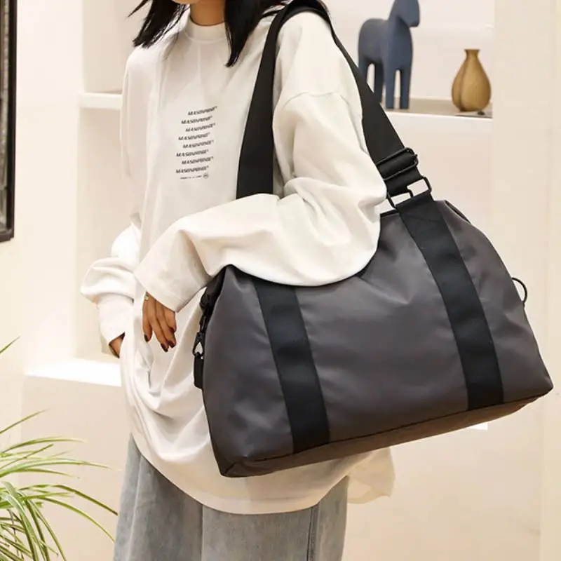 Sporty Large Capacity Gym Bag-3