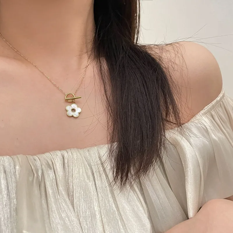 Retro Flowers Necklace Women-1