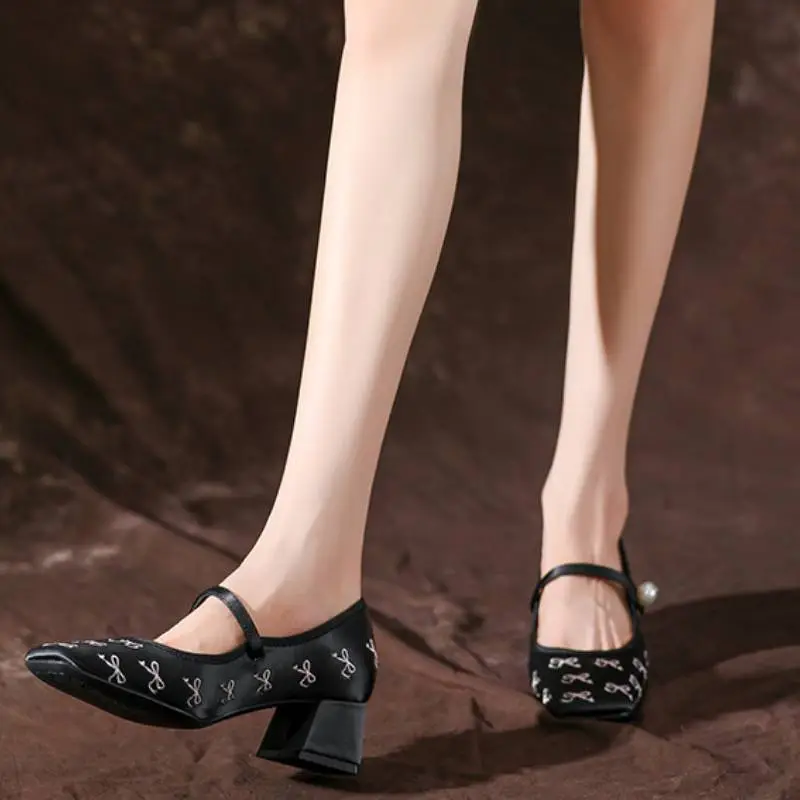 Retro Embroidered Mary Jane Shoes-1