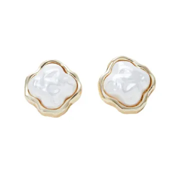 Fashionable Retro Ear Stud