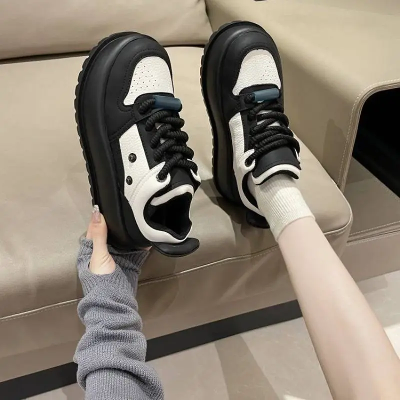 Simple Breathable Skateboarding Shoes-2