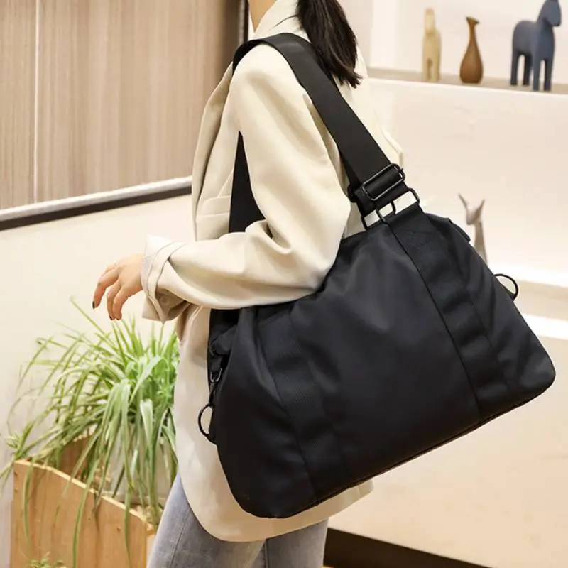 Sporty Large Capacity Gym Bag-1