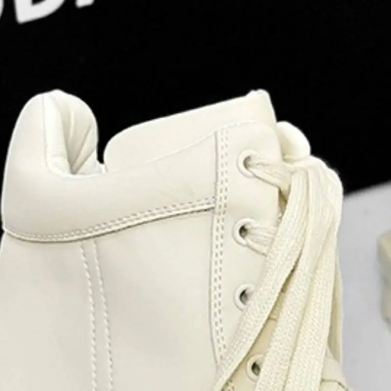 Fashionable Funky Skateboarding Shoes-3