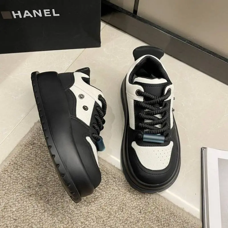 Simple Breathable Skateboarding Shoes-1