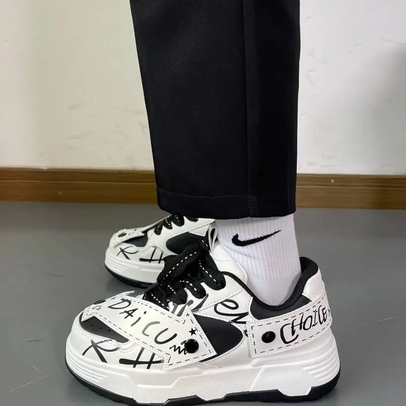 Sporty Simple Skateboarding Shoes-5
