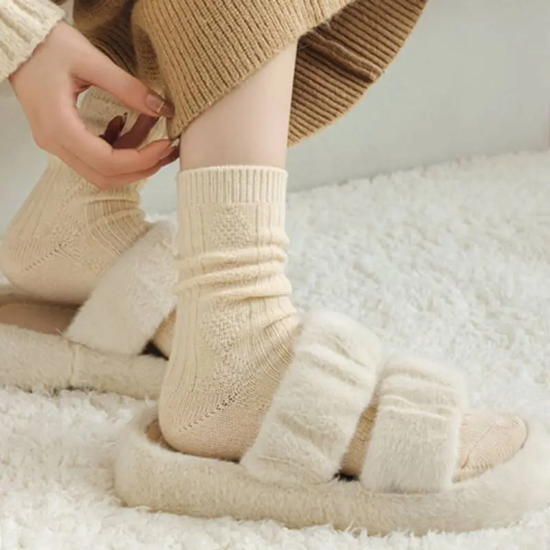 Warming Simple Wool Mid Calf Sock-1