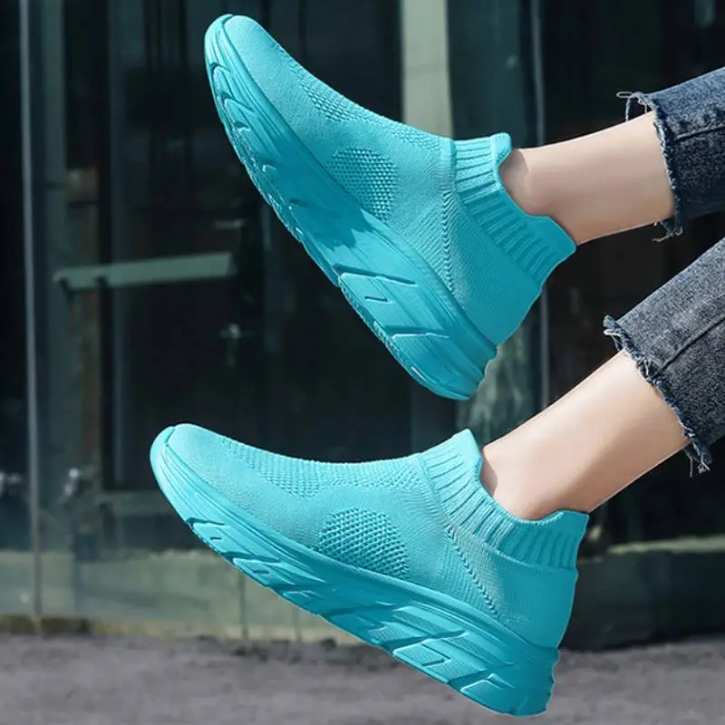 Simple Breathable Slip On Shoes-5