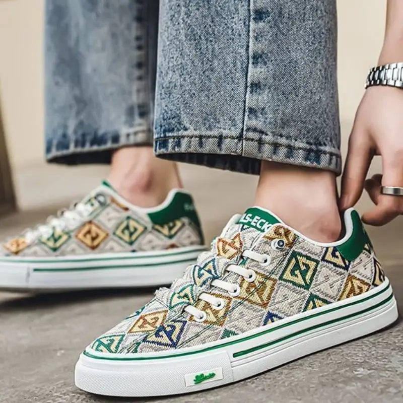 Retro Fashionable Skateboarding Shoes-9