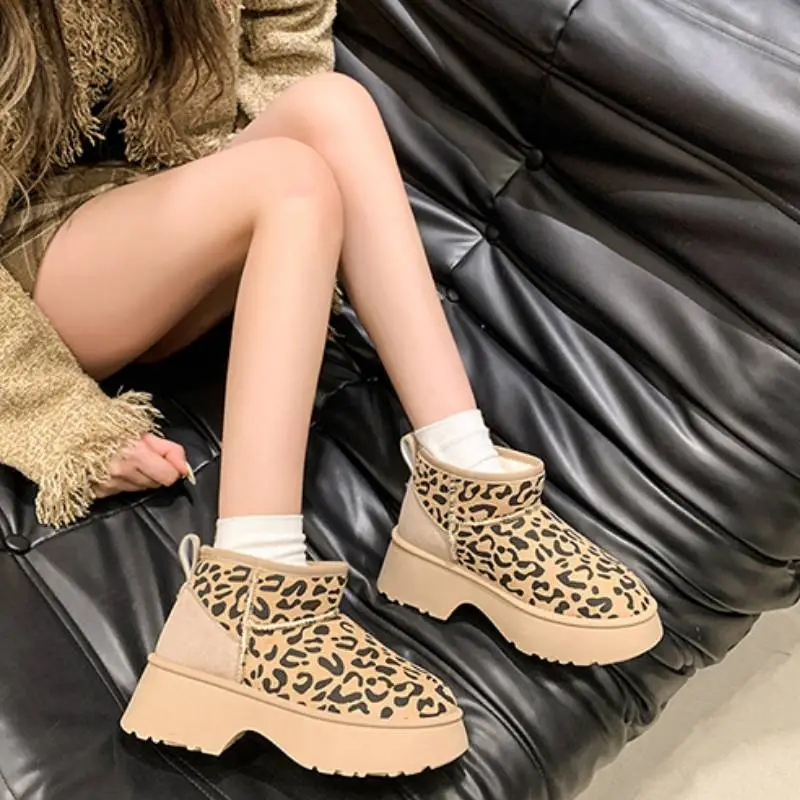 Fashionable Warming Ankle Boots-1