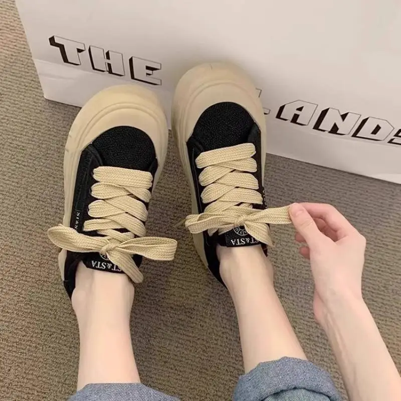 Casual Fashionable Skateboarding Shoes-1