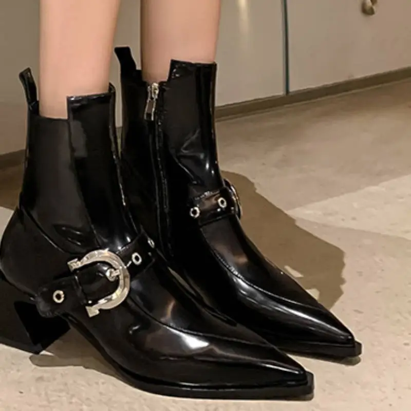 Fashionable Basics Ankle Boots-2