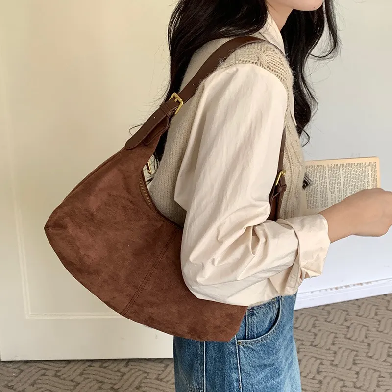 Retro Plain Capacity Shoulder Bag-1