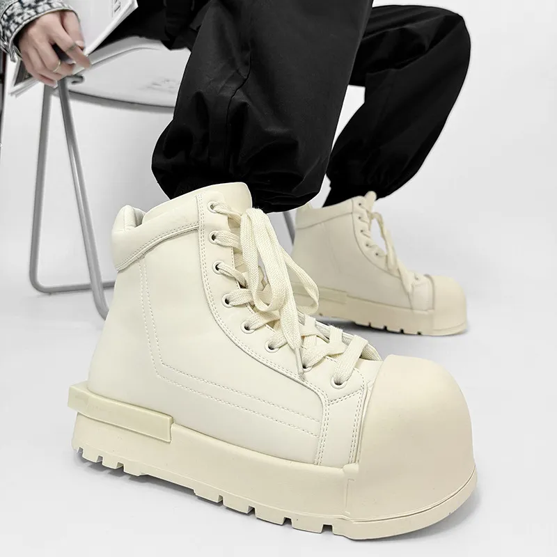 Fashionable Funky Skateboarding Shoes-1