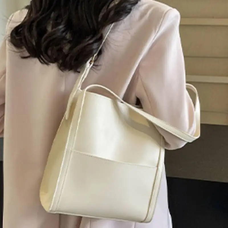 Retro Distress Shoulder Bag-10
