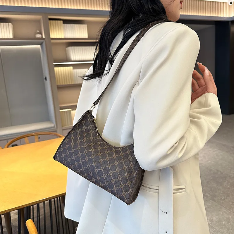 Retro Simple Shoulder Bag-1