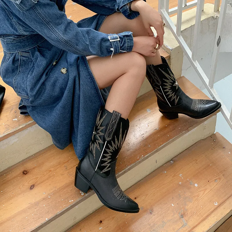 Casual Embroidered Loose Ankle Boots-1