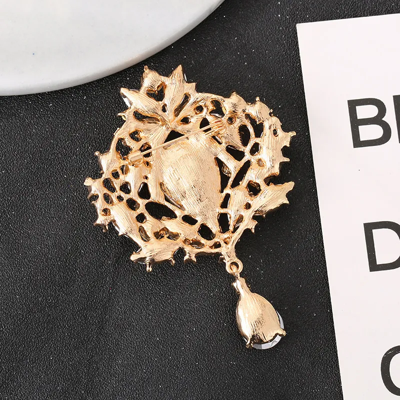 Elegant Funky Brooch-5